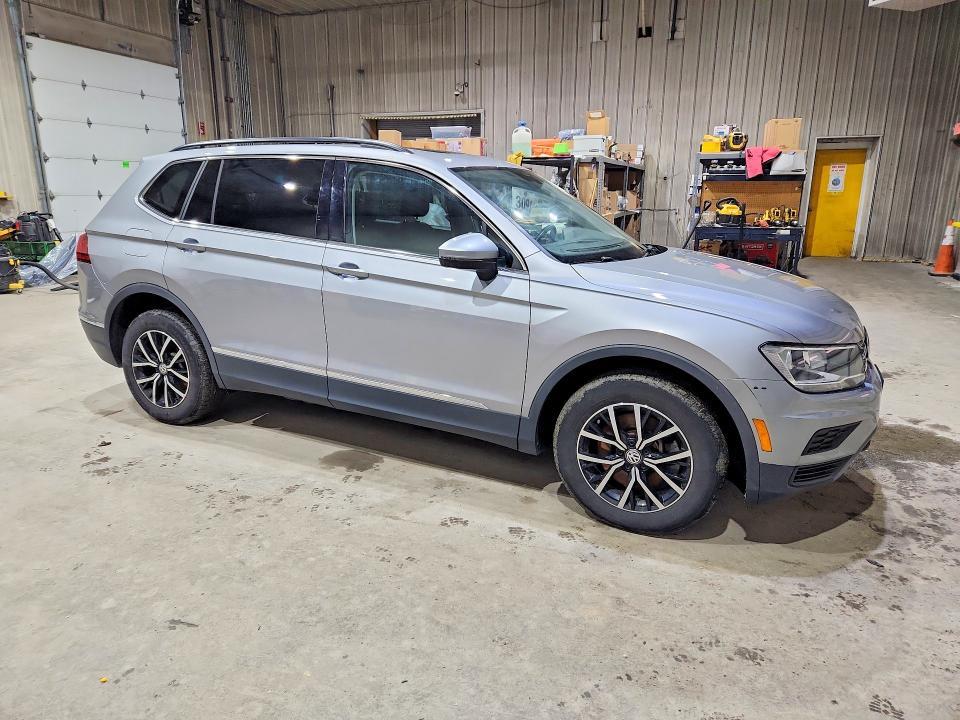 2021 VOLKSWAGEN TIGUAN SE — Фото 4 из 13