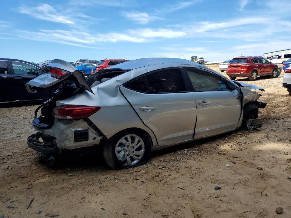 2018 HYUNDAI ELANTRA SE — Фото 3 из 12