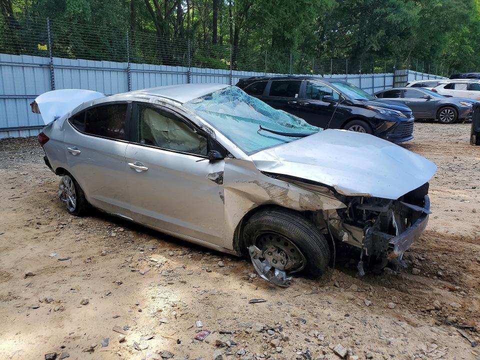 2018 HYUNDAI ELANTRA SE — Фото 4 из 12