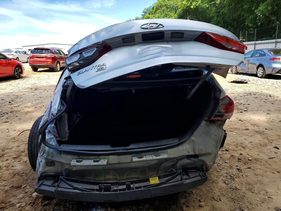 2018 HYUNDAI ELANTRA SE — Фото 6 из 12