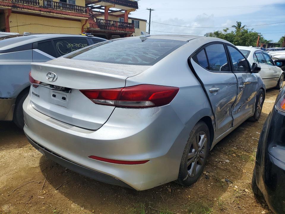 2018 HYUNDAI ELANTRA SE — Фото 3 из 12
