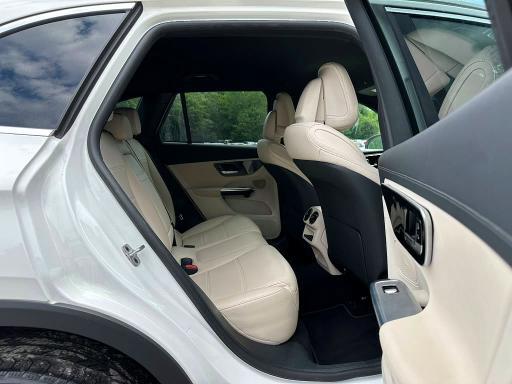2024 MERCEDES-BENZ GLC 300 — Фото 7 из 10