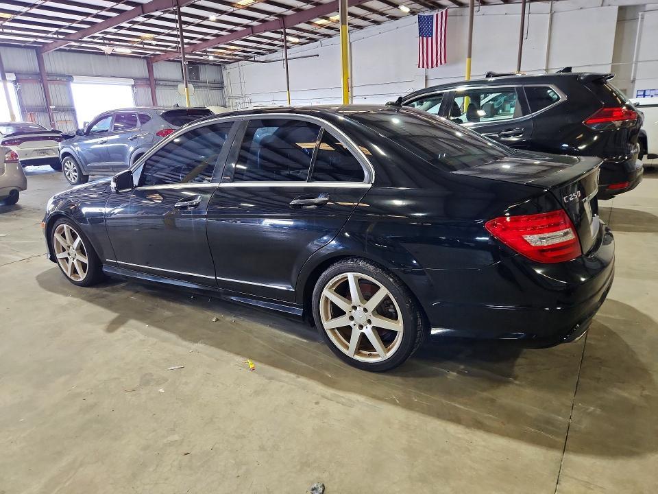 2013 MERCEDES-BENZ C 250 — Фото 2 из 12