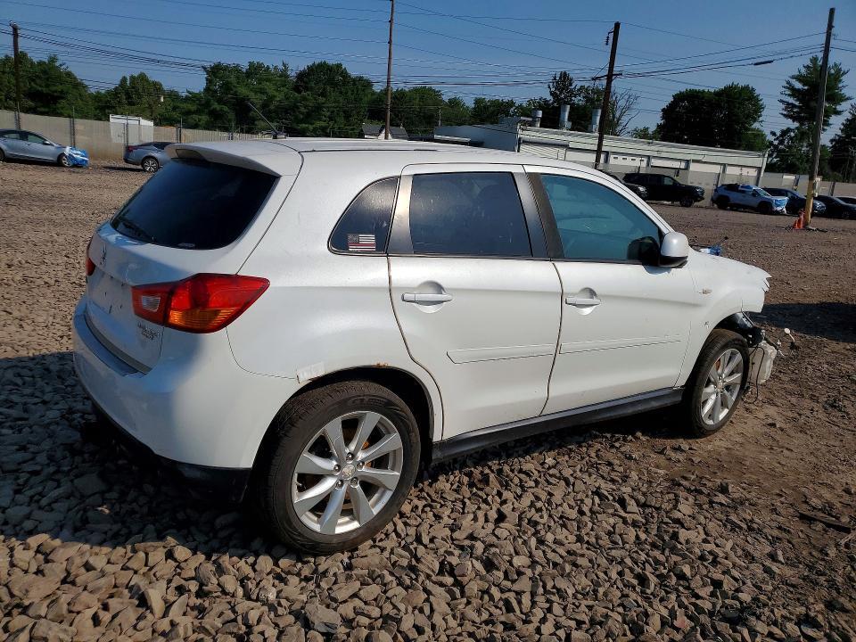 2015 MITSUBISHI OUTLANDER SPORT ES — Фото 3 из 14