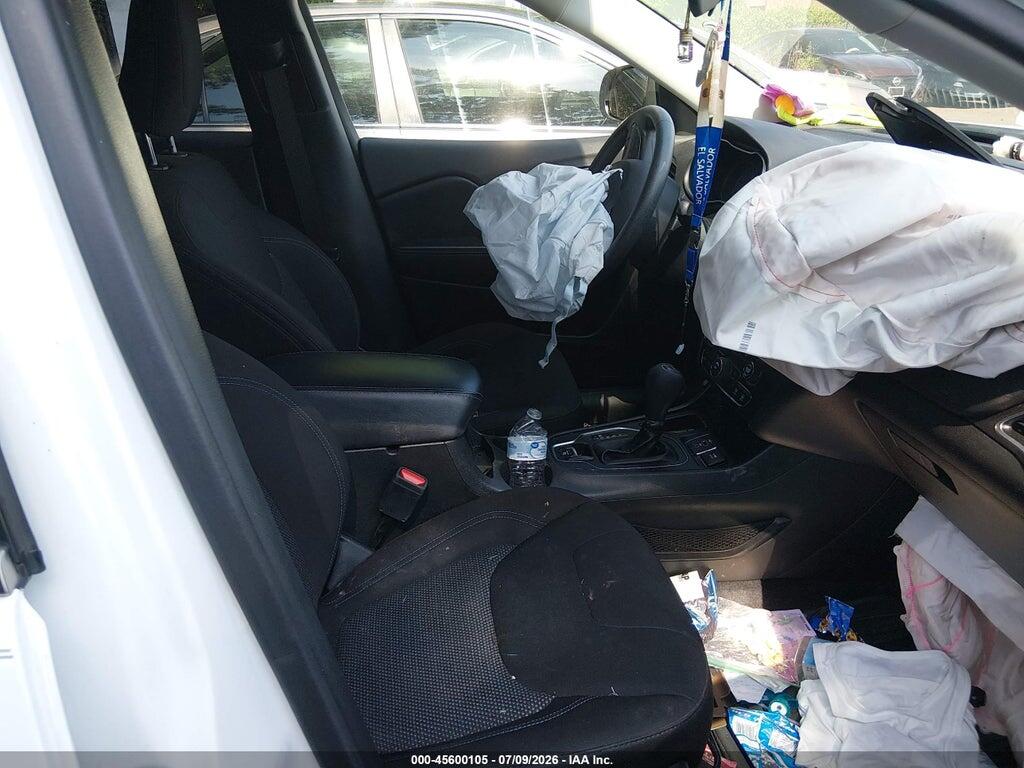 1C4PJLCB4KD333095 2019 JEEP CHEROKEE photo no. 5
