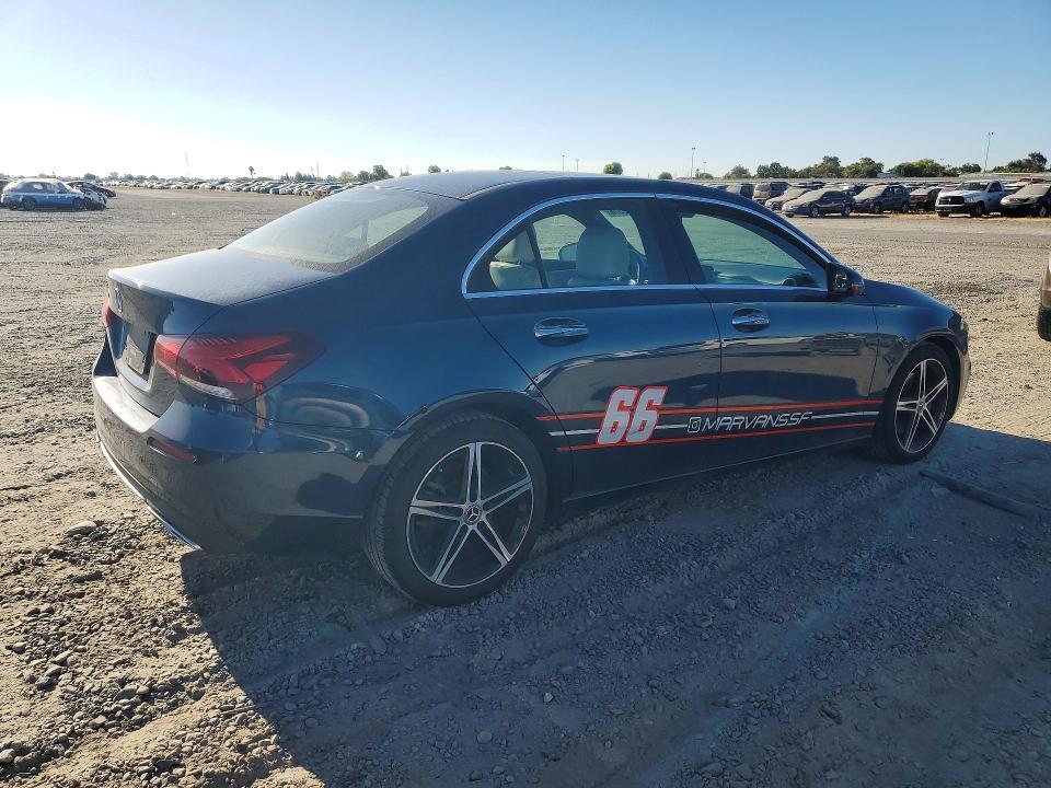 2022 MERCEDES-BENZ A 220 — Фото 3 из 12