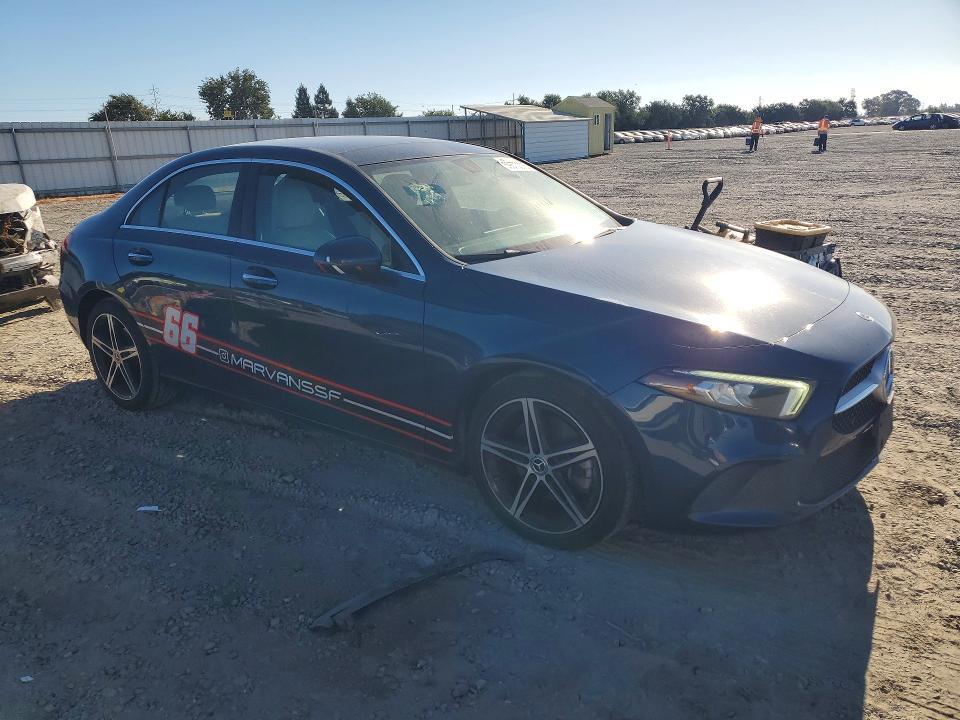 2022 MERCEDES-BENZ A 220 — Фото 4 из 12