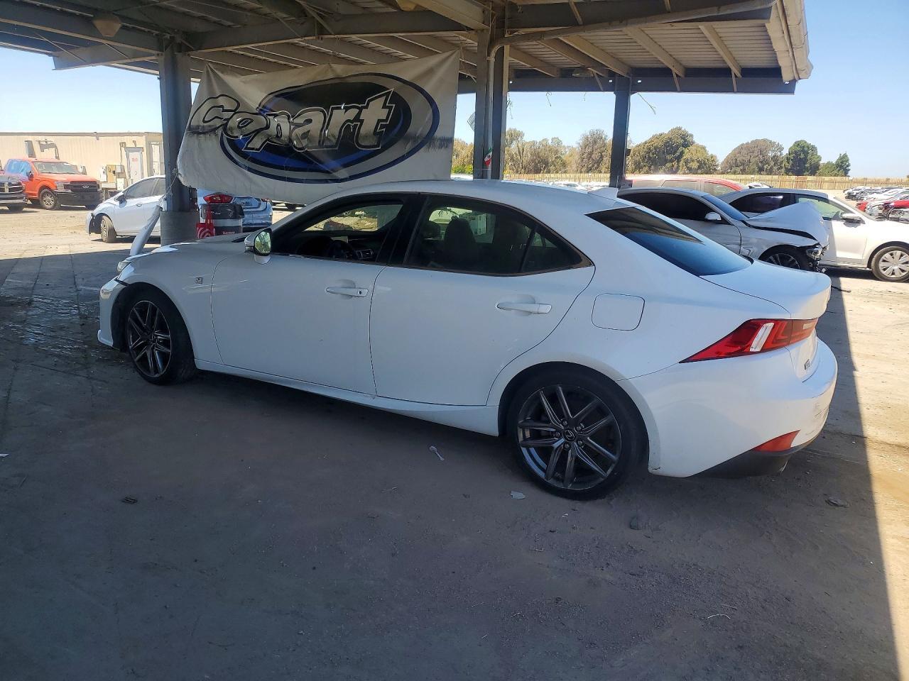 2015 LEXUS IS 250 — Фото 2 из 12