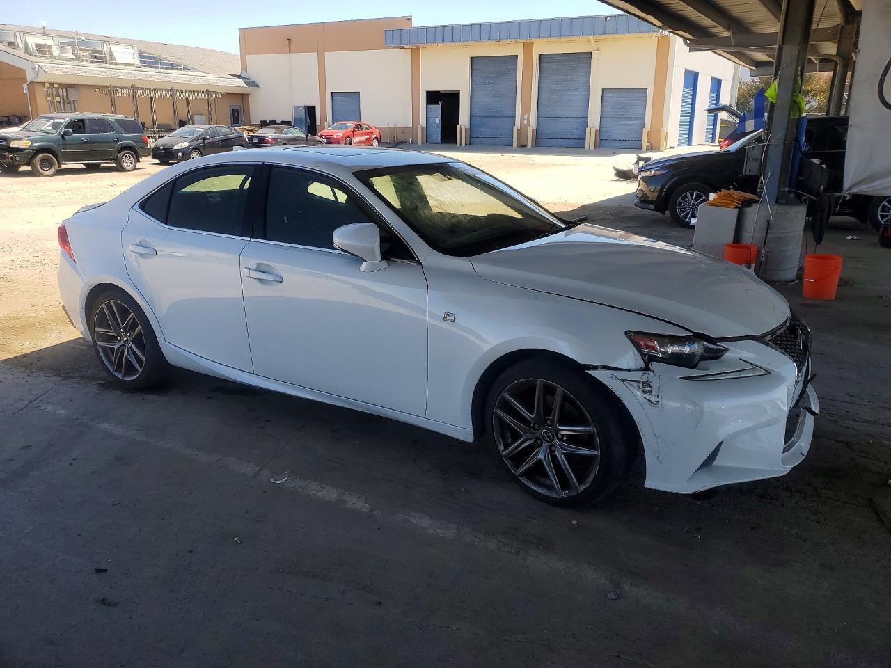 2015 LEXUS IS 250 — Фото 4 из 12