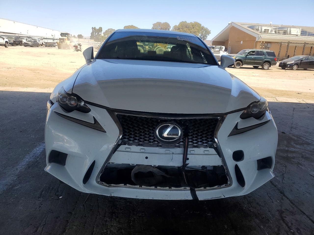 2015 LEXUS IS 250 — Фото 5 из 12