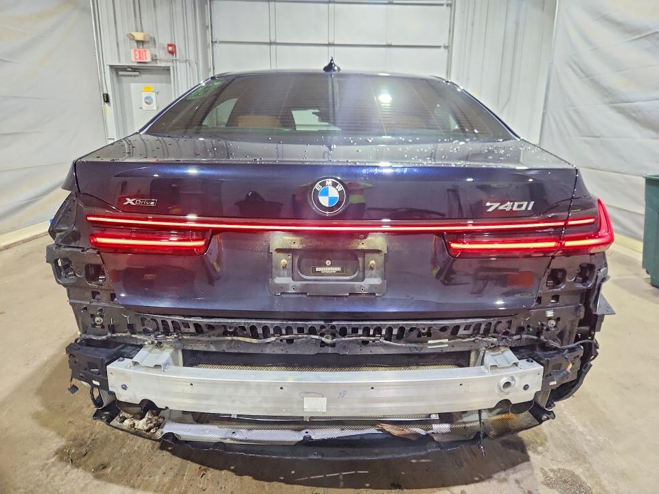 2020 BMW 740 XI — Фото 6 из 13