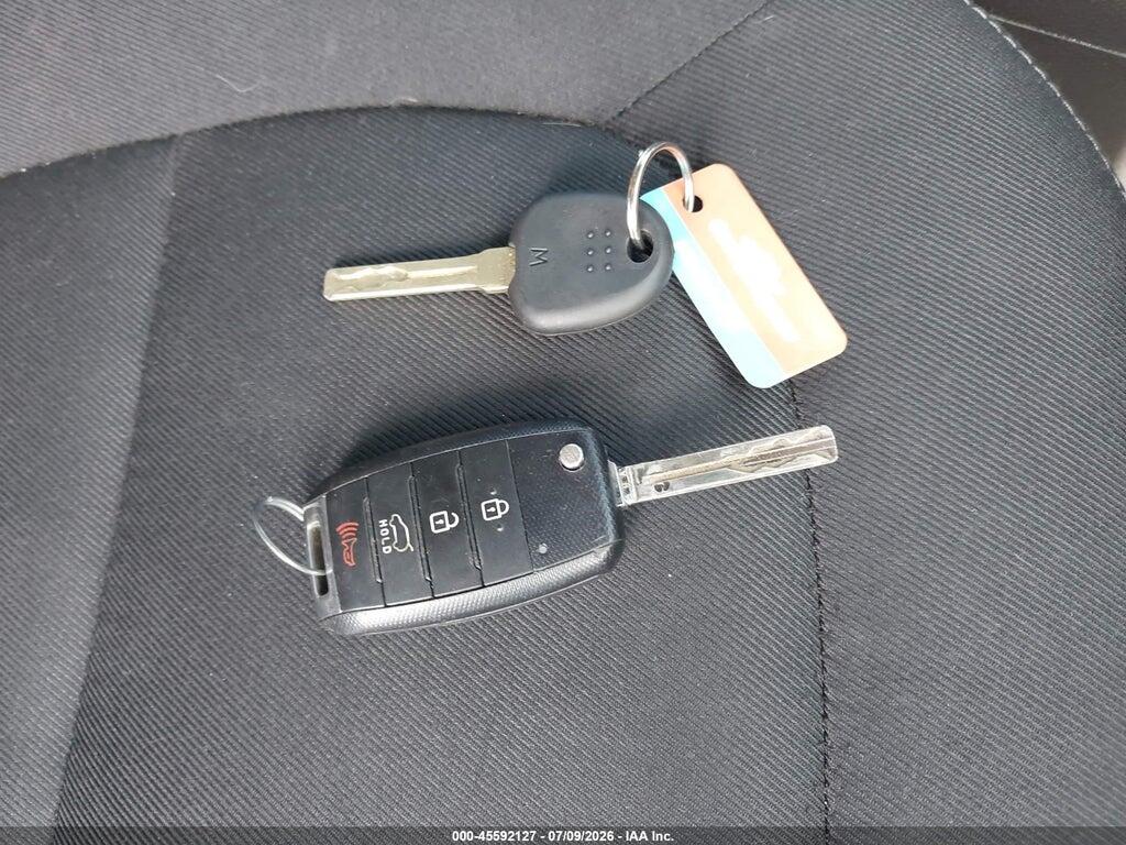 KNDJP3A53J7554086 2018 KIA SOUL photo no. 11