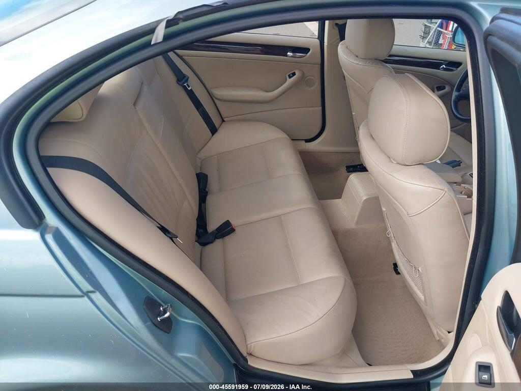 WBAEV33492KL76563 2002 BMW 3 SERIES photo no. 8