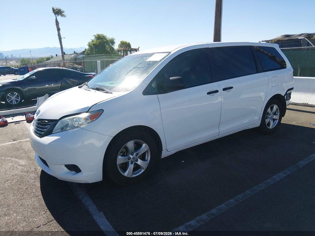 5TDZZ3DC6HS820840 2017 TOYOTA SIENNA photo no. 2