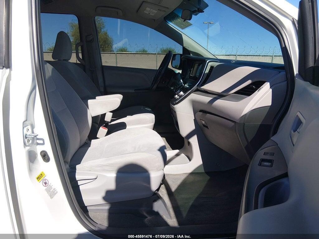 5TDZZ3DC6HS820840 2017 TOYOTA SIENNA photo no. 5