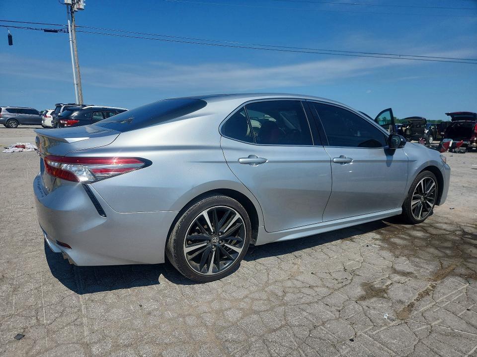 2018 TOYOTA CAMRY XSE — Фото 3 из 12
