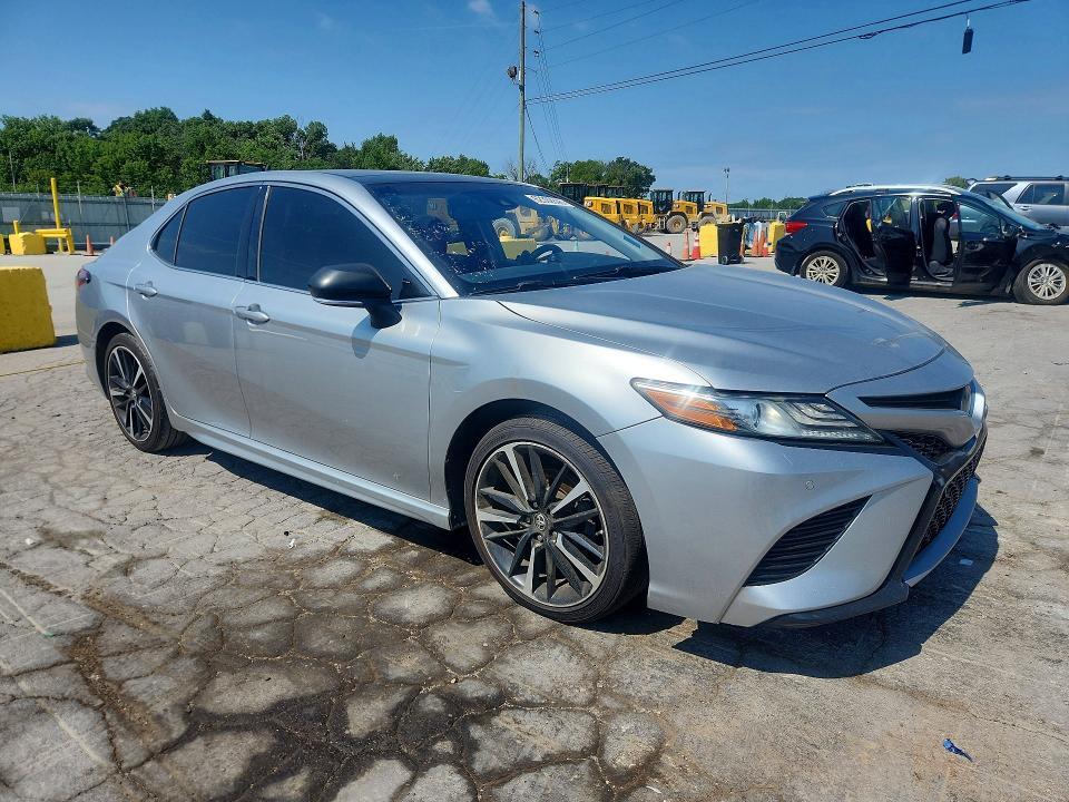 2018 TOYOTA CAMRY XSE — Фото 4 из 12