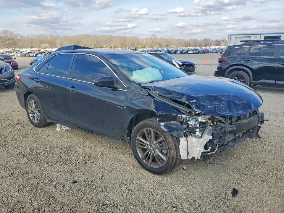 2017 TOYOTA CAMRY SE — Фото 4 из 13
