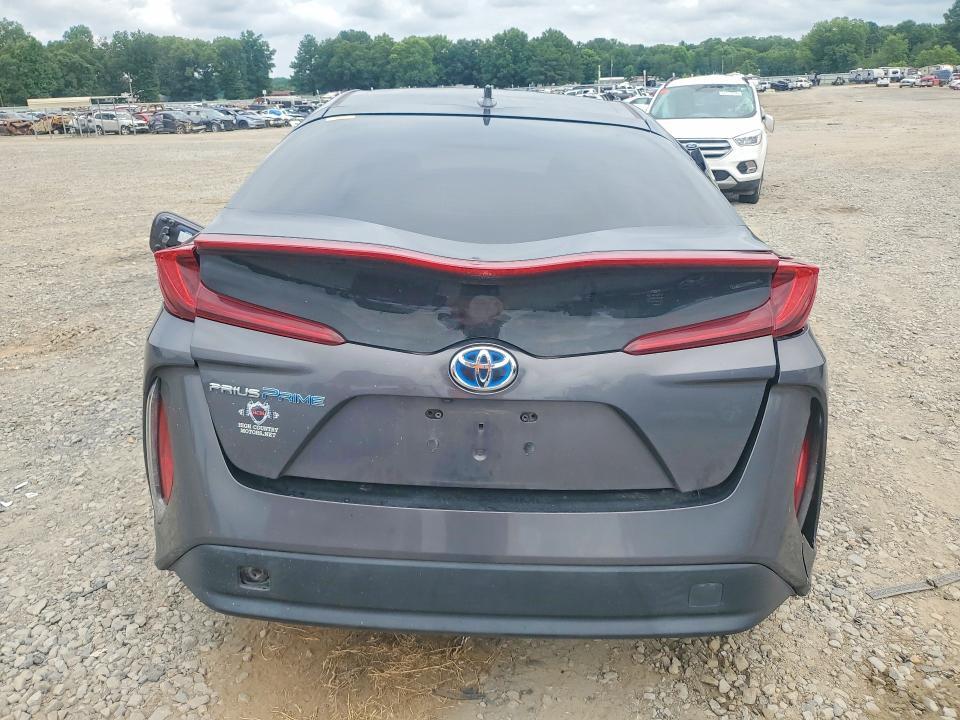 2017 TOYOTA PRIUS PRIME PREMIUM — Фото 6 из 12