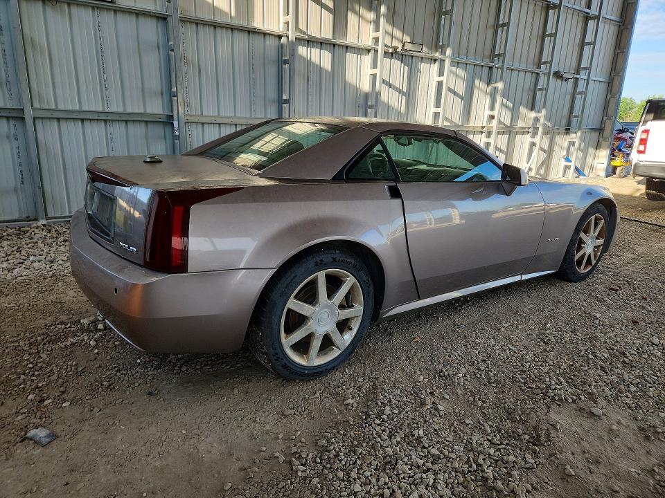 1G6YV34A855602585 2005 CADILLAC XLR photo no. 3