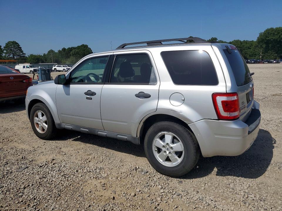 2010 FORD ESCAPE XLT — Фото 2 из 13