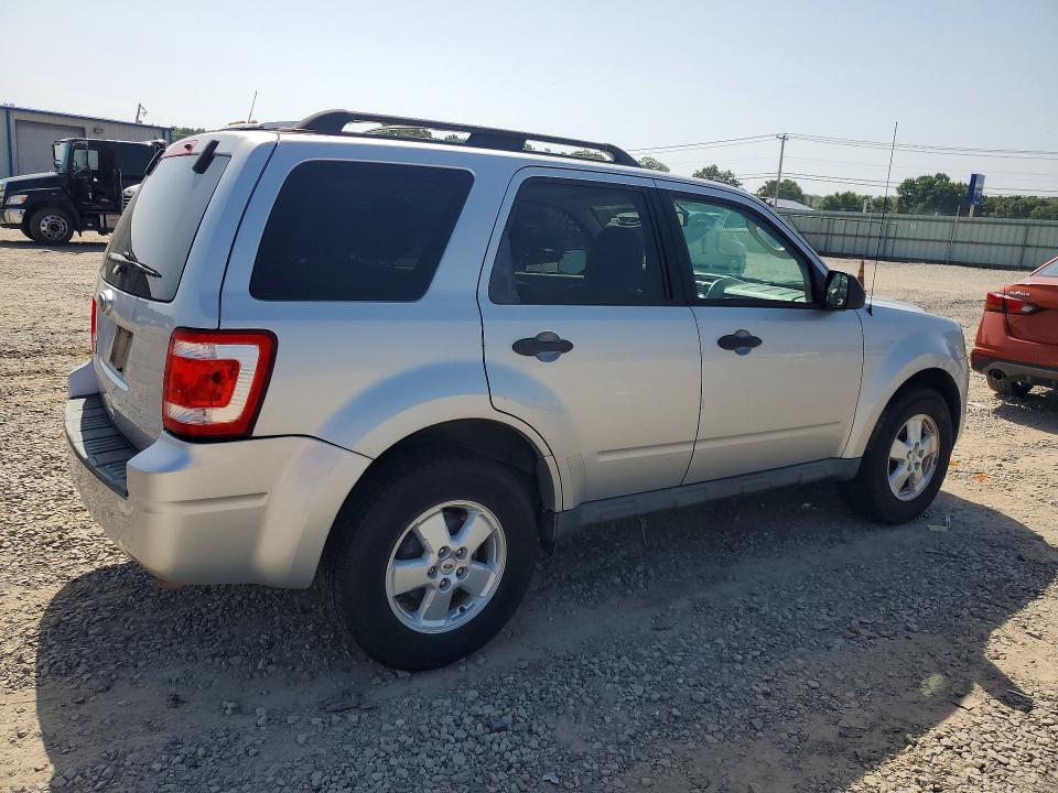 2010 FORD ESCAPE XLT — Фото 3 из 13
