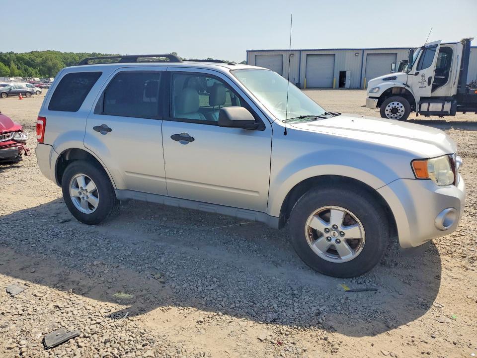 2010 FORD ESCAPE XLT — Фото 4 из 13