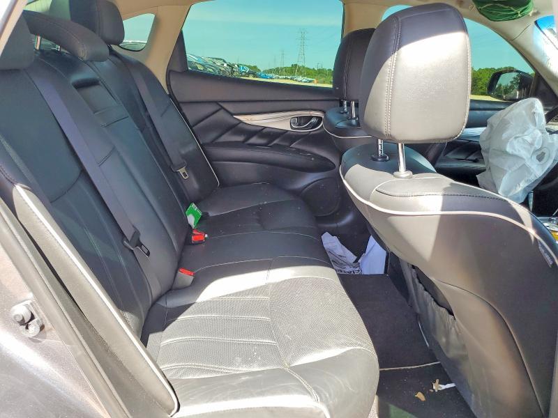 2018 INFINITI Q70 3.7 LUXE — Фото 10 из 12
