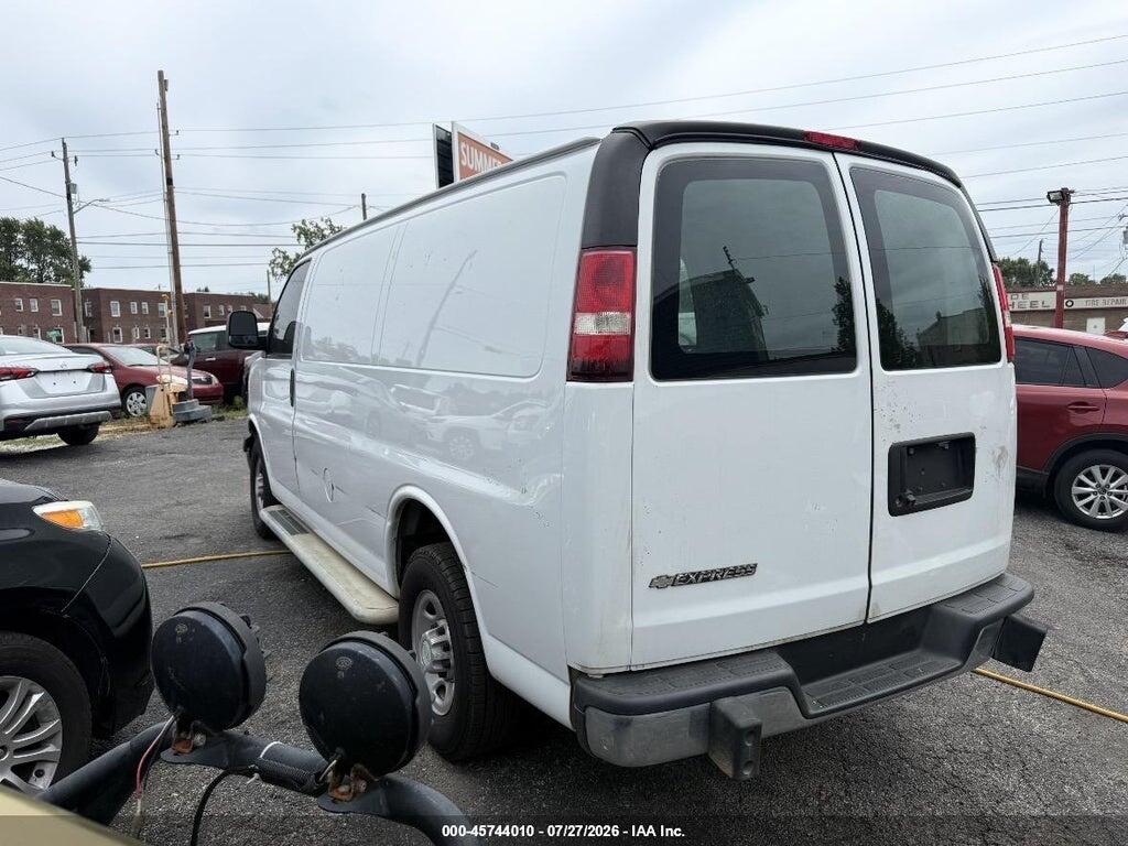 1GCWGAFG2J1908476 2018 CHEVROLET EXPRESS 2500 photo no. 3