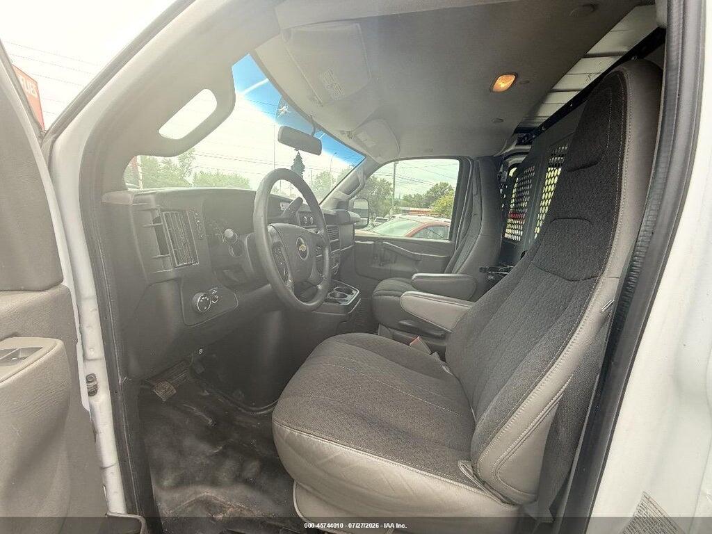 1GCWGAFG2J1908476 2018 CHEVROLET EXPRESS 2500 photo no. 5