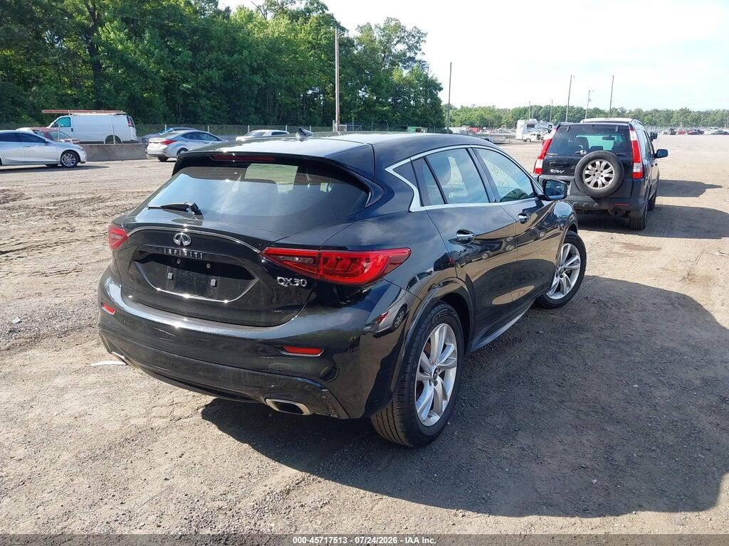 SJKCH5CP7HA017361 2017 INFINITI QX30 photo no. 4