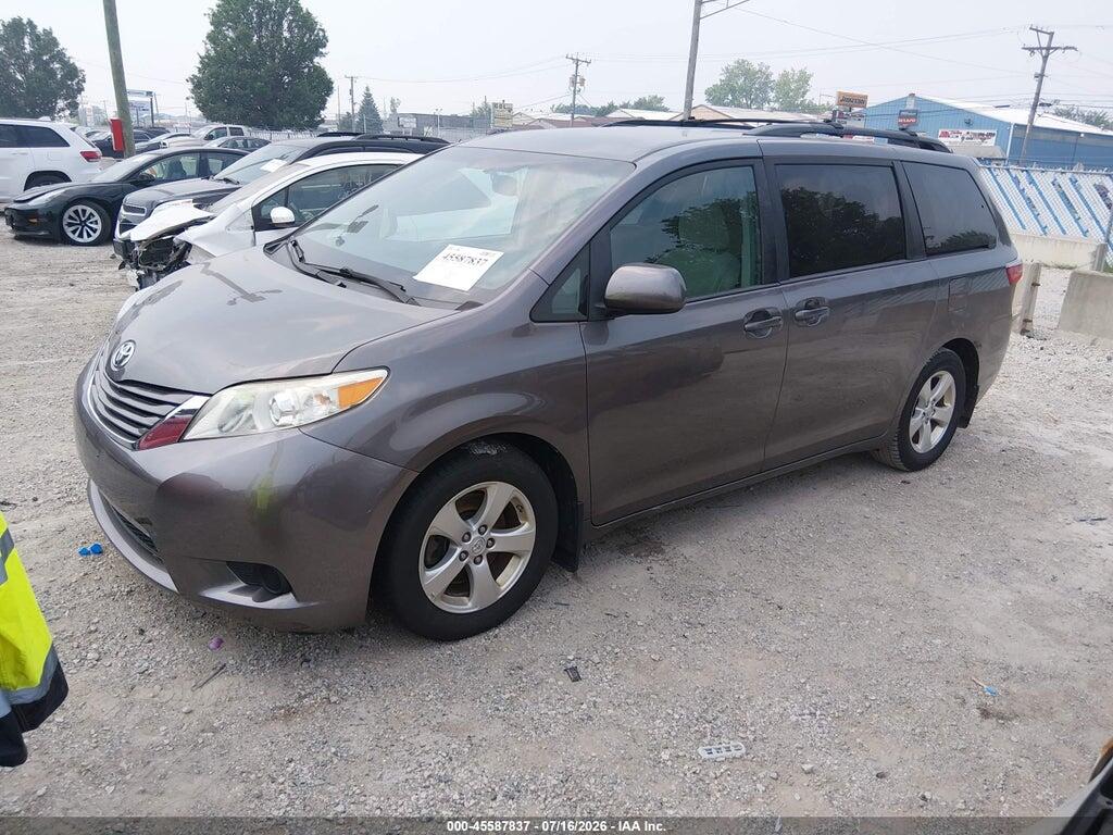 5TDKZ3DC2HS836017 2017 TOYOTA SIENNA photo no. 2