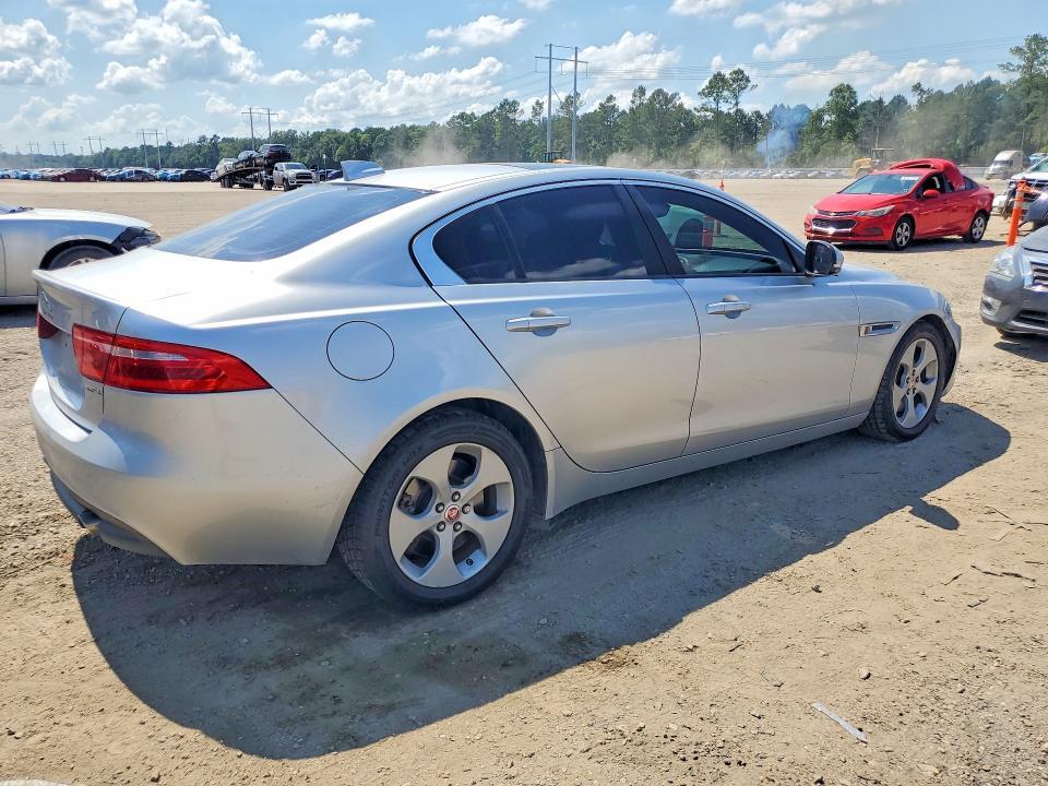 2018 JAGUAR XE — Фото 3 из 12