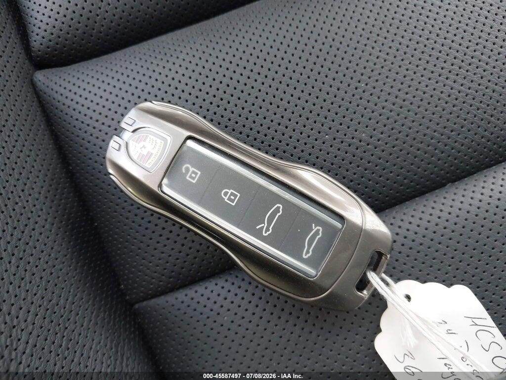 WP0AA2Y10RSA11482 2024 PORSCHE TAYCAN photo no. 11