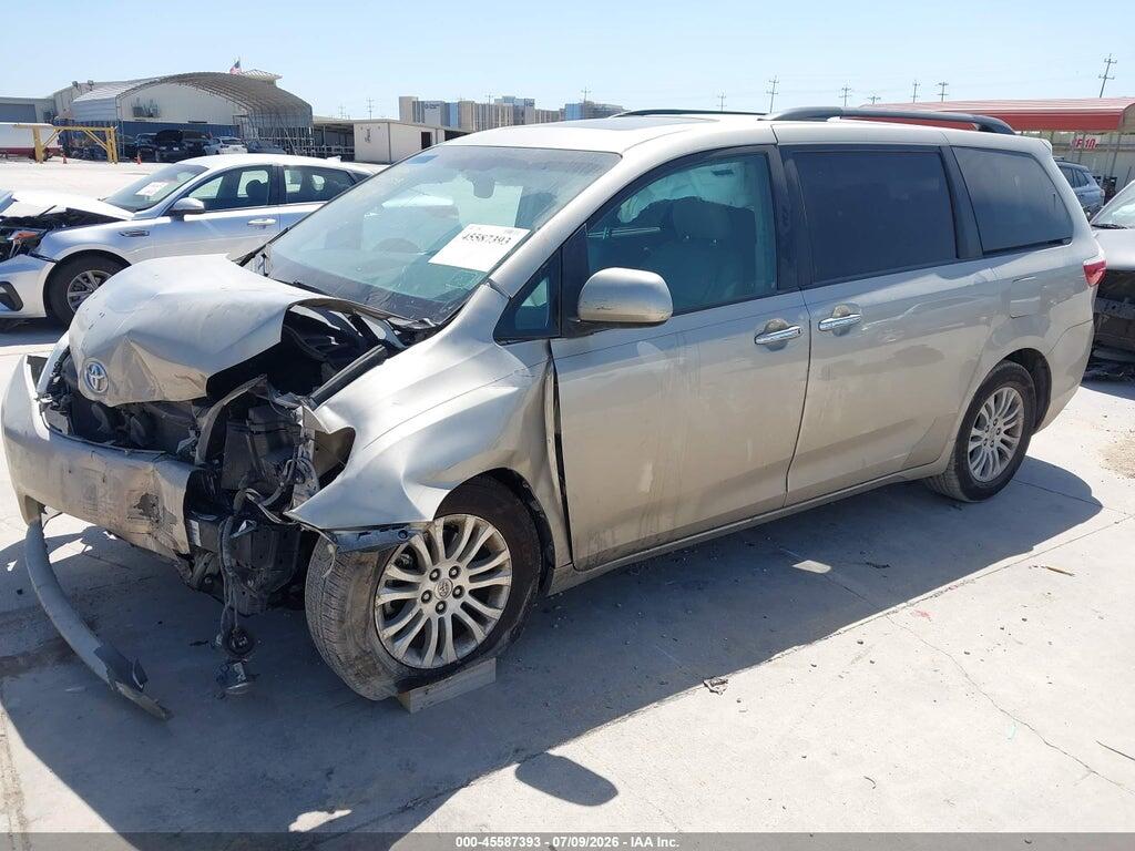 5TDYK3DC6GS741912 2016 TOYOTA SIENNA photo no. 2