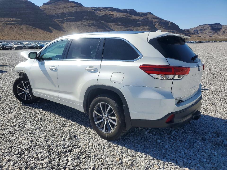 2017 TOYOTA HIGHLANDER XLE — Фото 2 из 13