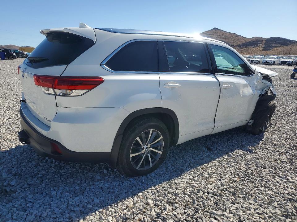 2017 TOYOTA HIGHLANDER XLE — Фото 3 из 13