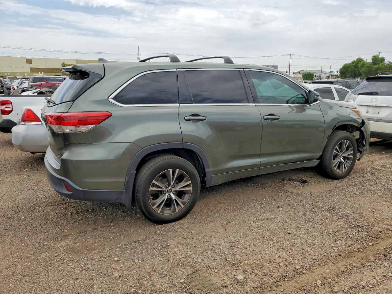 2018 TOYOTA HIGHLANDER LE PLUS — Фото 3 из 13
