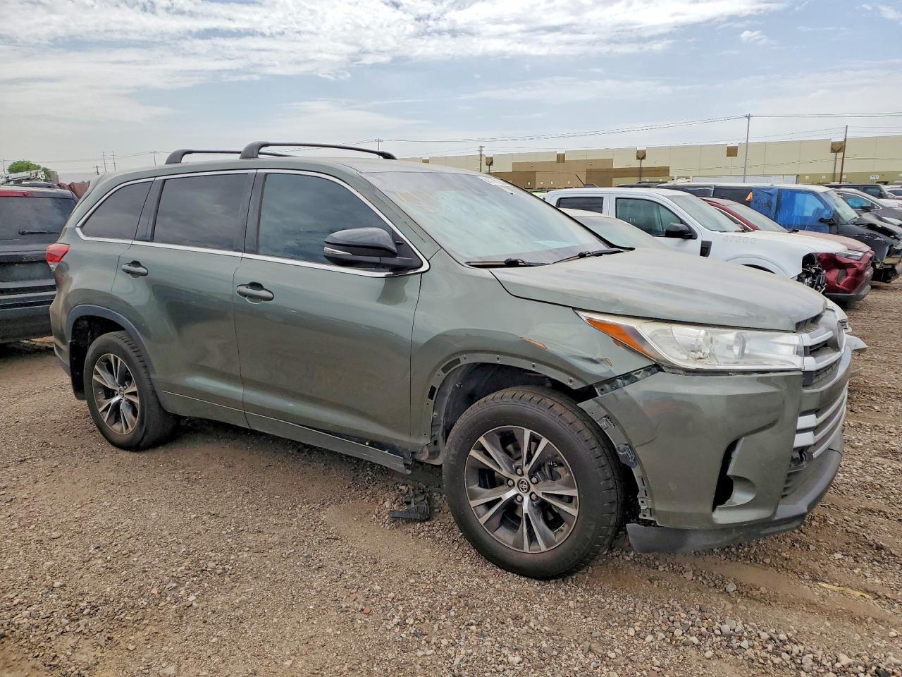 2018 TOYOTA HIGHLANDER LE PLUS — Фото 4 из 13