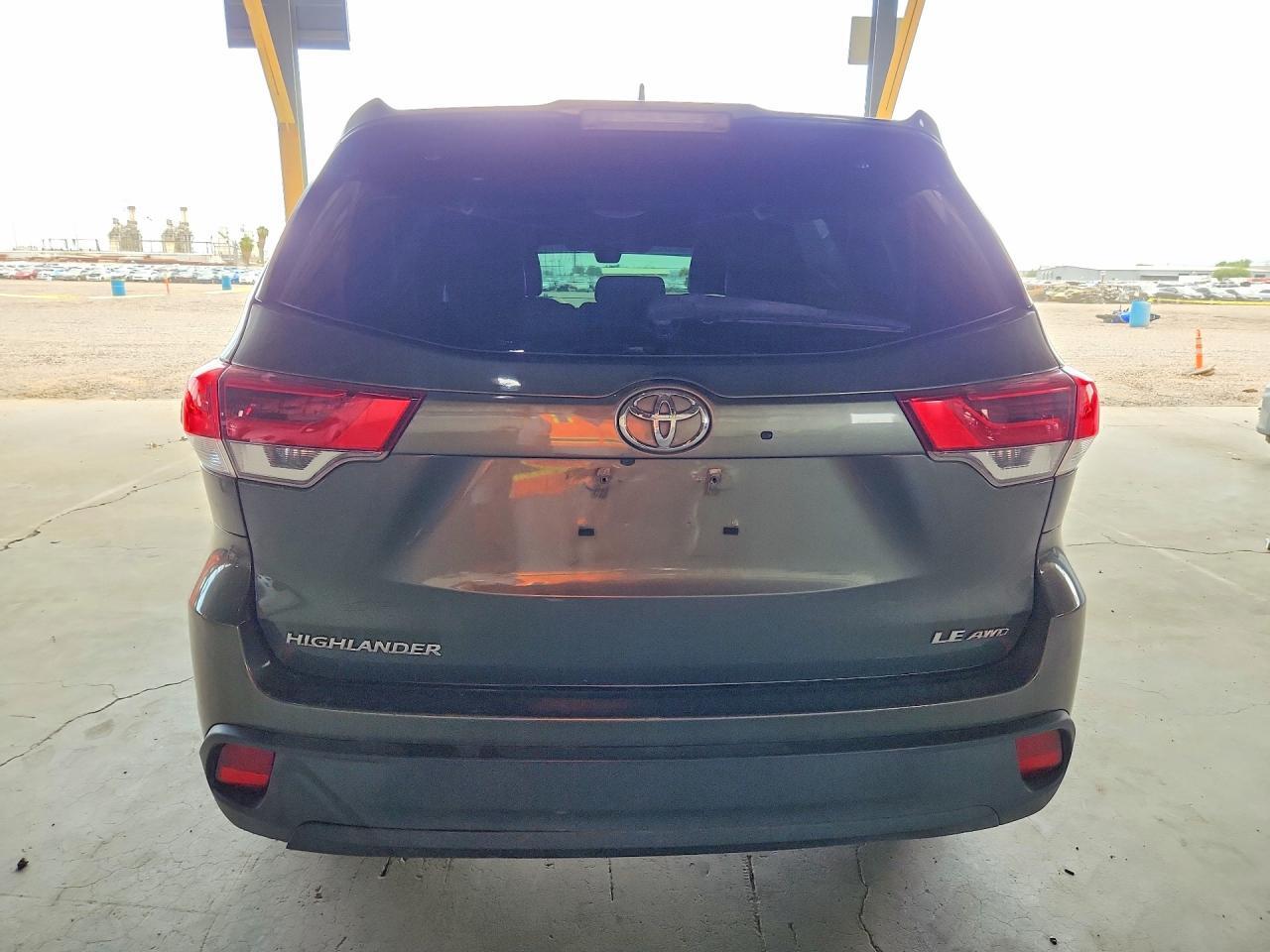 2018 TOYOTA HIGHLANDER LE PLUS — Фото 6 из 13