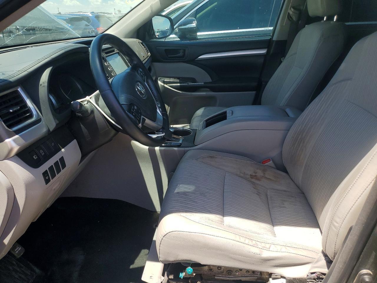 2018 TOYOTA HIGHLANDER LE PLUS — Фото 7 из 13