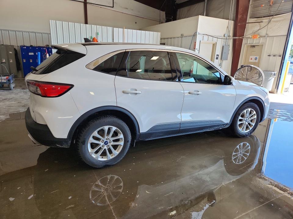 2020 FORD ESCAPE SE — Фото 3 из 12
