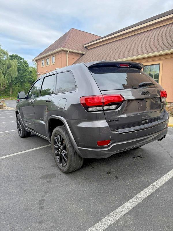 2018 JEEP GRAND CHEROKEE LAREDO — Фото 2 из 13