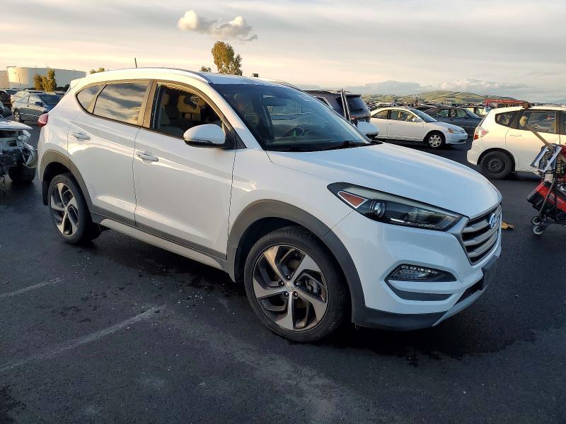 KM8J33A29HU470105 2017 HYUNDAI TUCSON photo no. 4