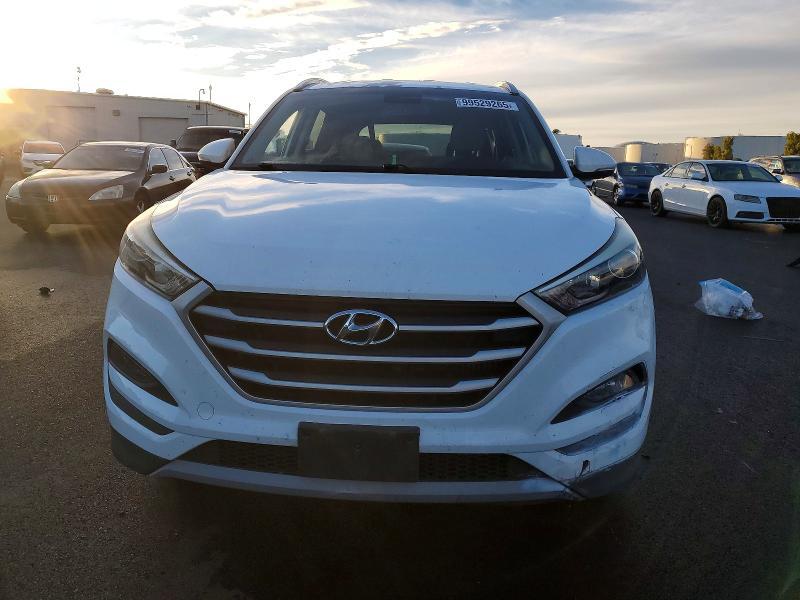 KM8J33A29HU470105 2017 HYUNDAI TUCSON photo no. 5
