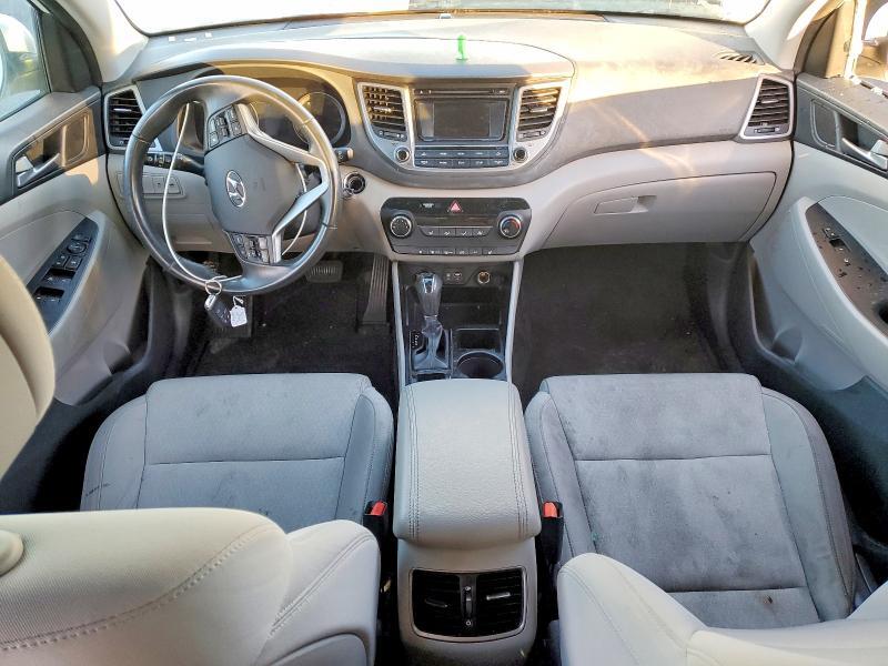 KM8J33A29HU470105 2017 HYUNDAI TUCSON photo no. 8
