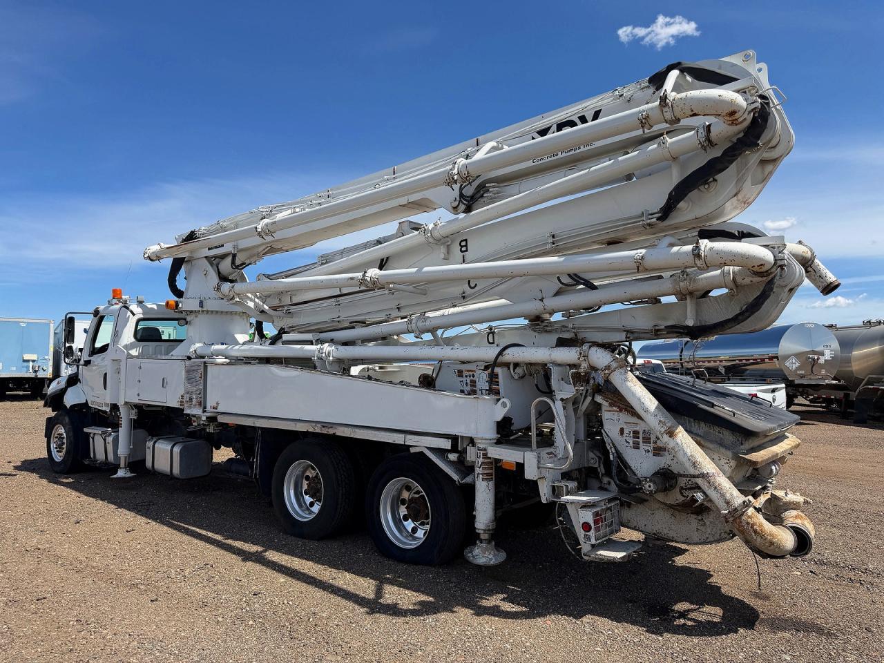 2020 FREIGHTLINER 108SD CONCRETE PUMP TRUCK — Фото 3 из 10