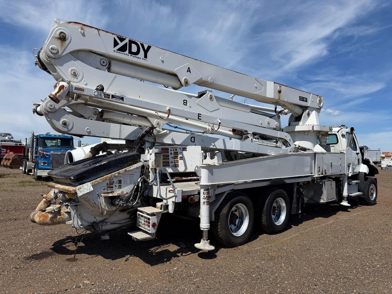 2020 FREIGHTLINER 108SD CONCRETE PUMP TRUCK — Фото 4 из 10