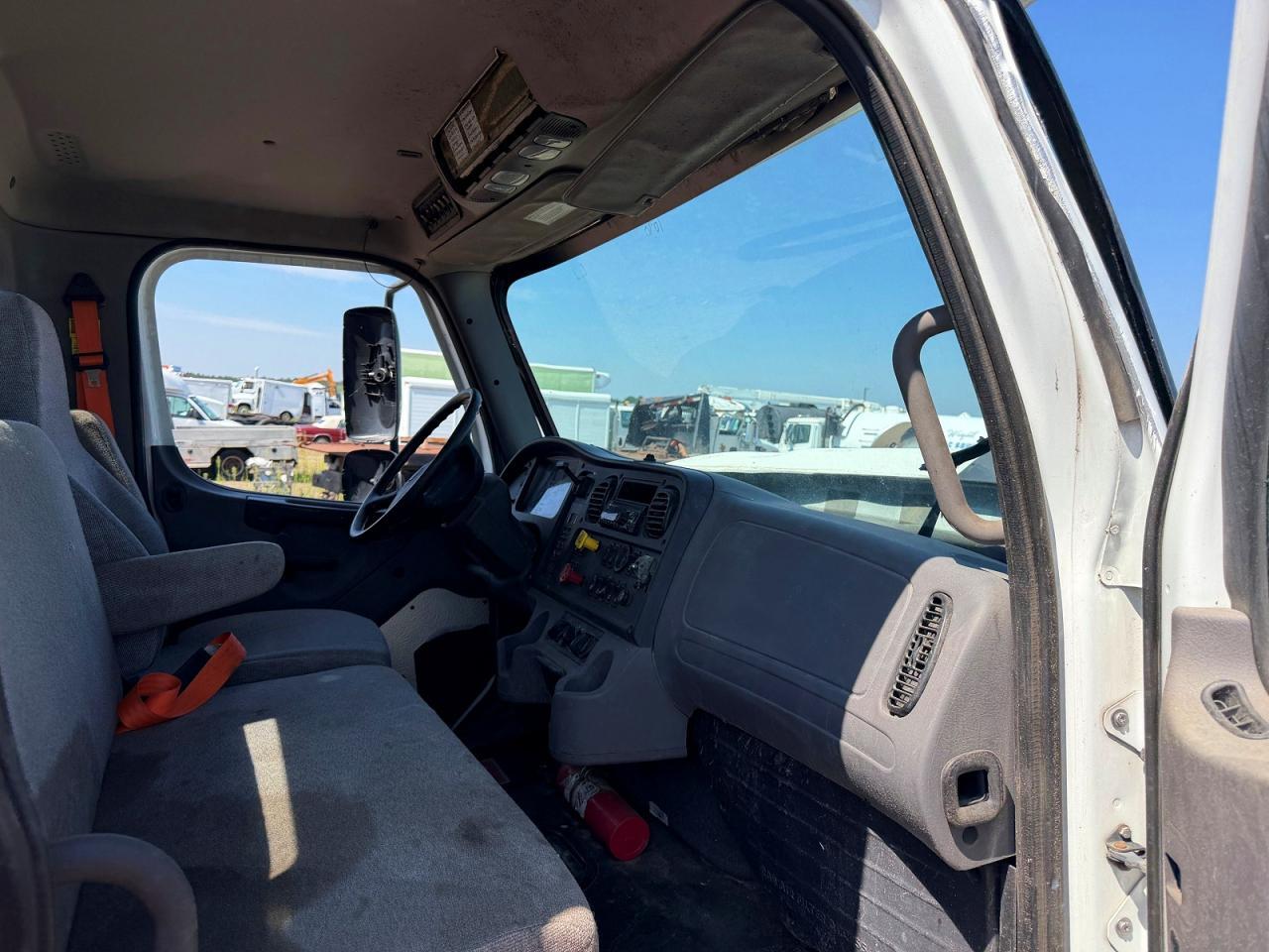 2020 FREIGHTLINER 108SD CONCRETE PUMP TRUCK — Фото 6 из 10