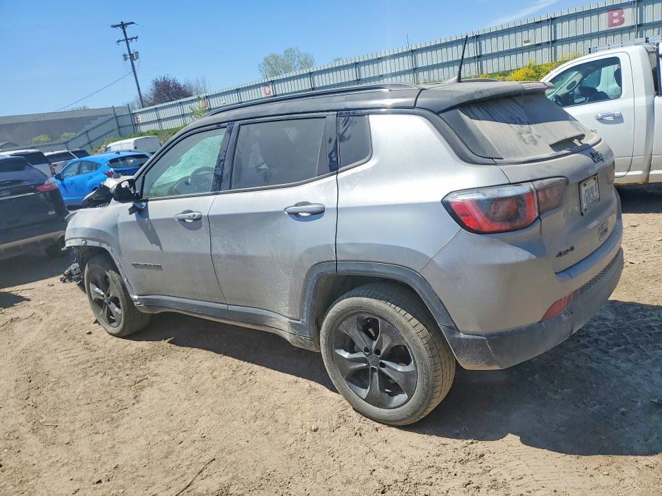 3C4NJDBB2JT325259 2018 JEEP COMPASS photo no. 2